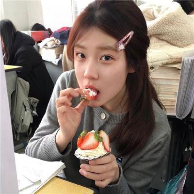 饥荒全村吃草根，我带全家顿顿肉